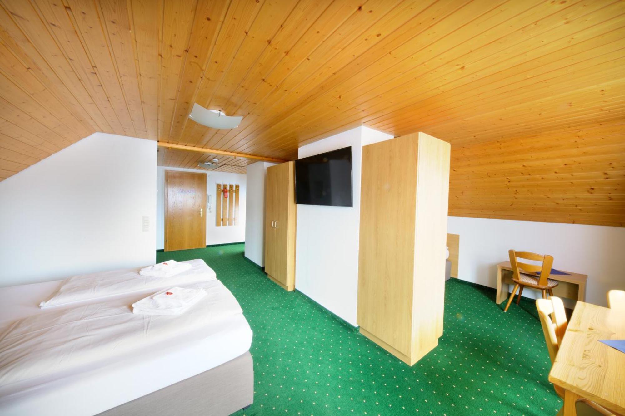Hotel Restaurant Schwoerer Lenzkirch Oda fotoğraf