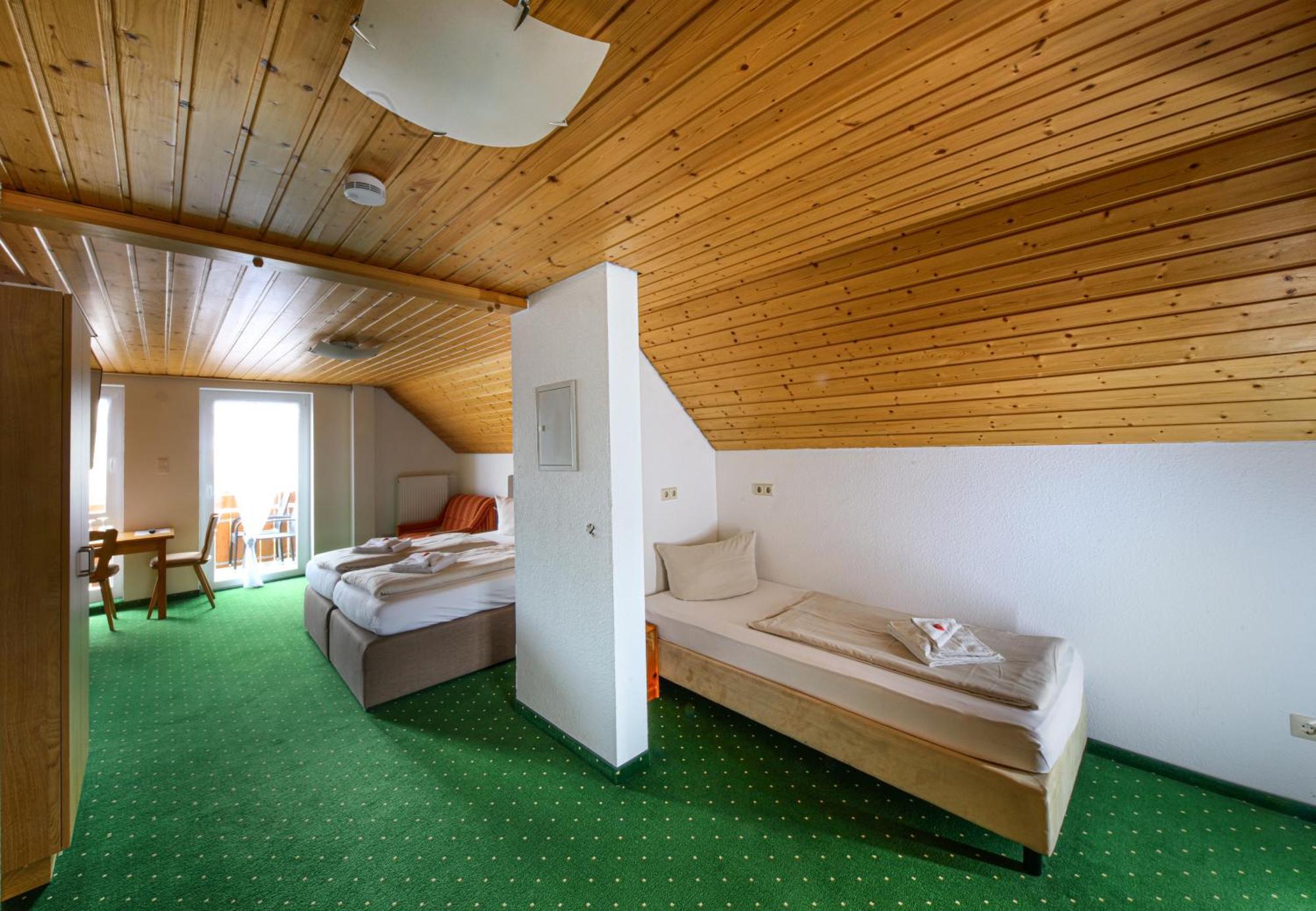 Hotel Restaurant Schwoerer Lenzkirch Oda fotoğraf